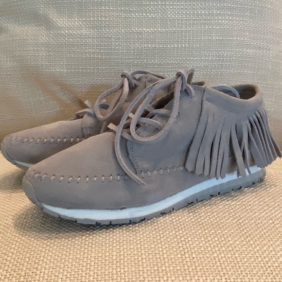 Rubber Duck Womens Light Gray Suede Casual Shoes w Fringe /Suede Laces / Size 7 - Picture 2 of 12
